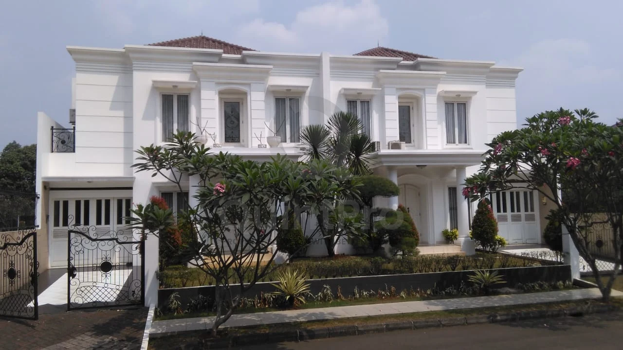 Rumah 12KT 8KM di Terrace Golf BSD, 2 Lantai Furnished Halaman Luas
