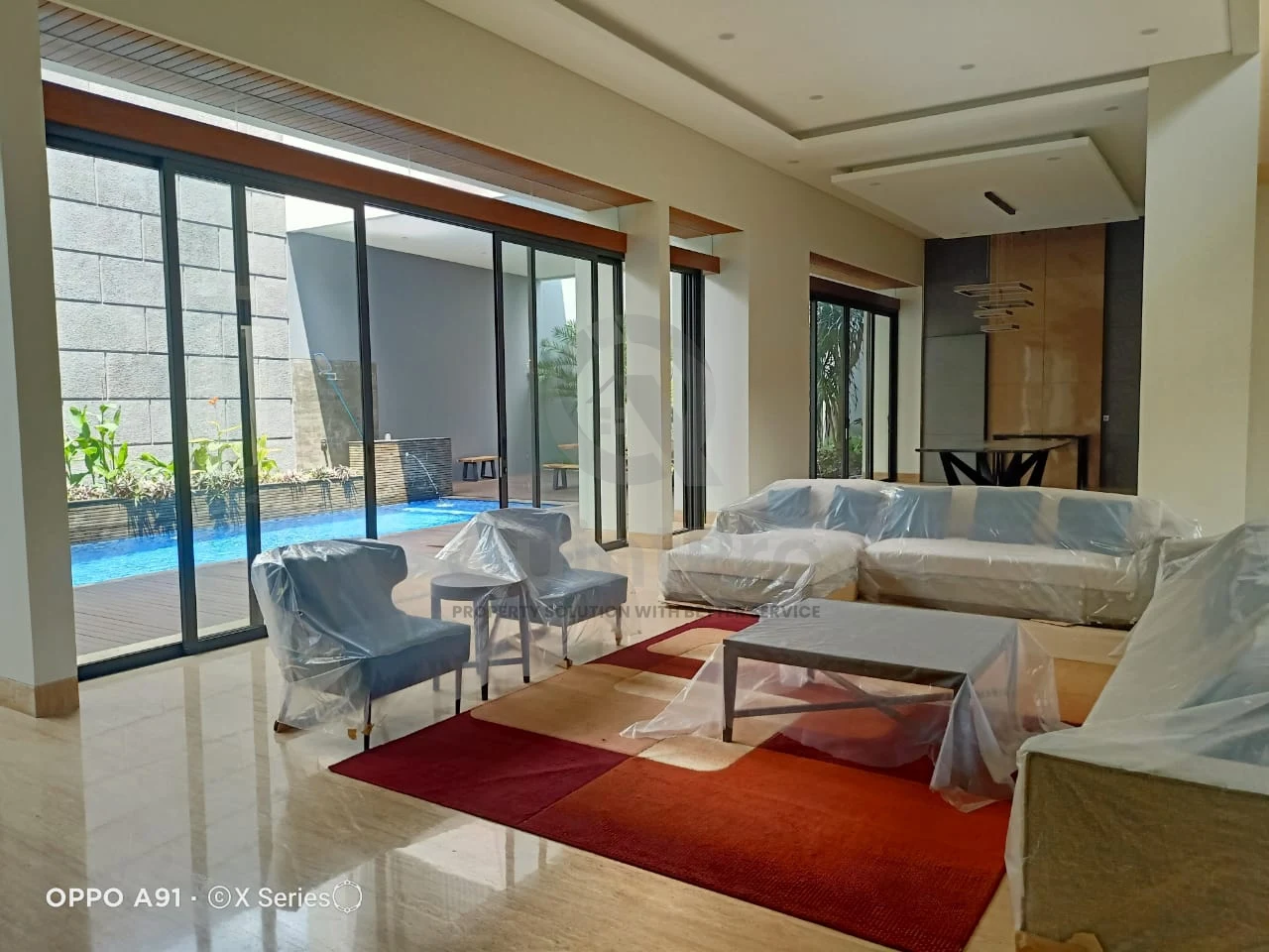 Rumah Mewah 5+2KT 3 Lantai di Bukit Golf Terrace BSD, Kolam Renang Kolam Koi SHM — foto 2