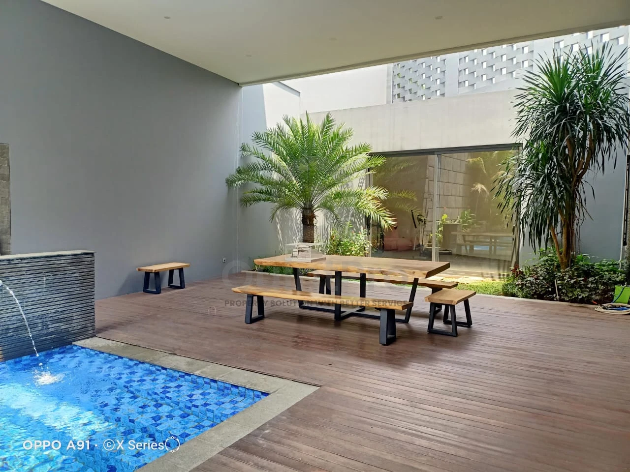 Rumah Mewah 5+2KT 3 Lantai di Bukit Golf Terrace BSD, Kolam Renang Kolam Koi SHM — foto 3