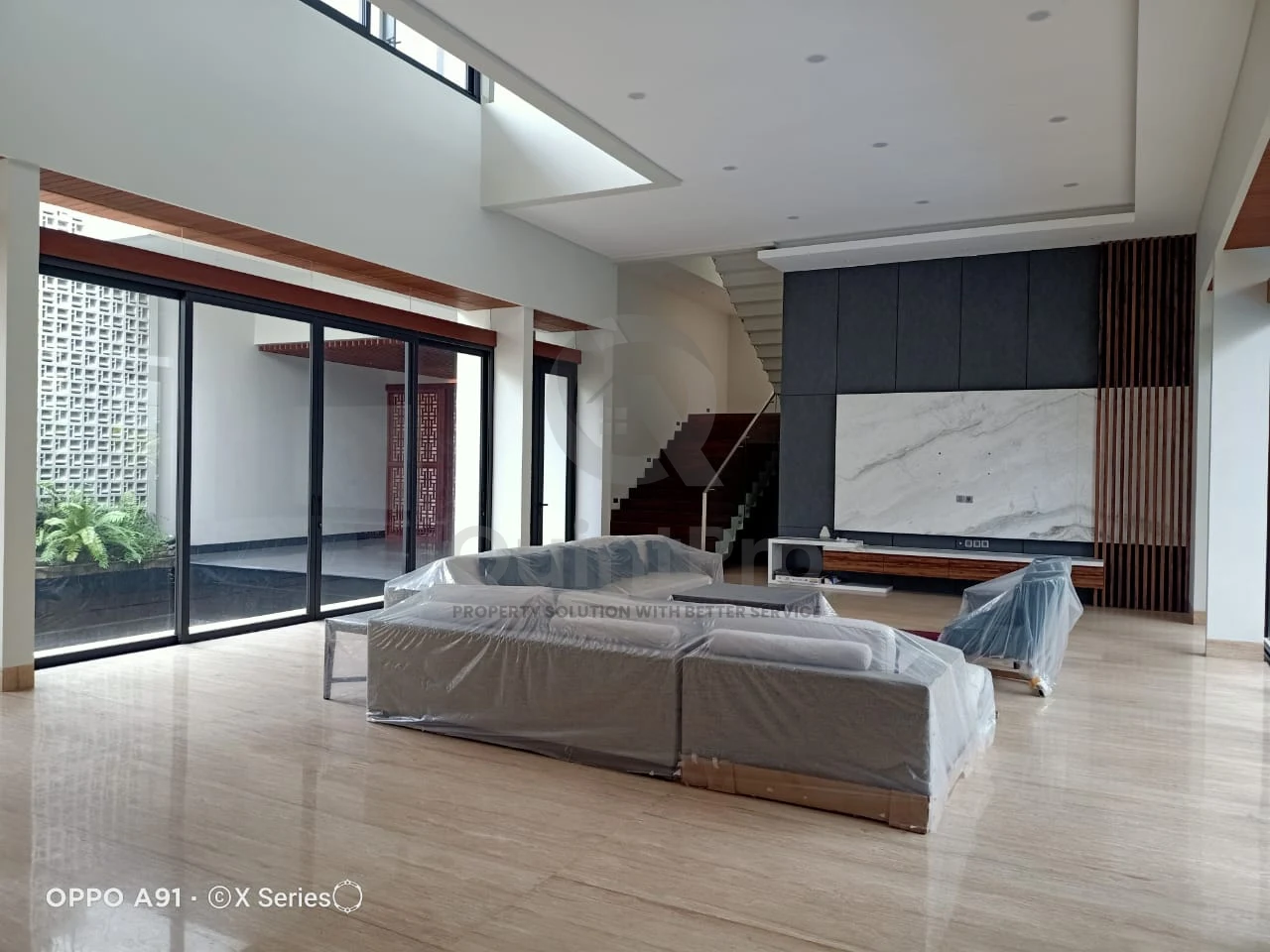 Rumah Mewah 5+2KT 3 Lantai di Bukit Golf Terrace BSD, Kolam Renang Kolam Koi SHM — foto 5