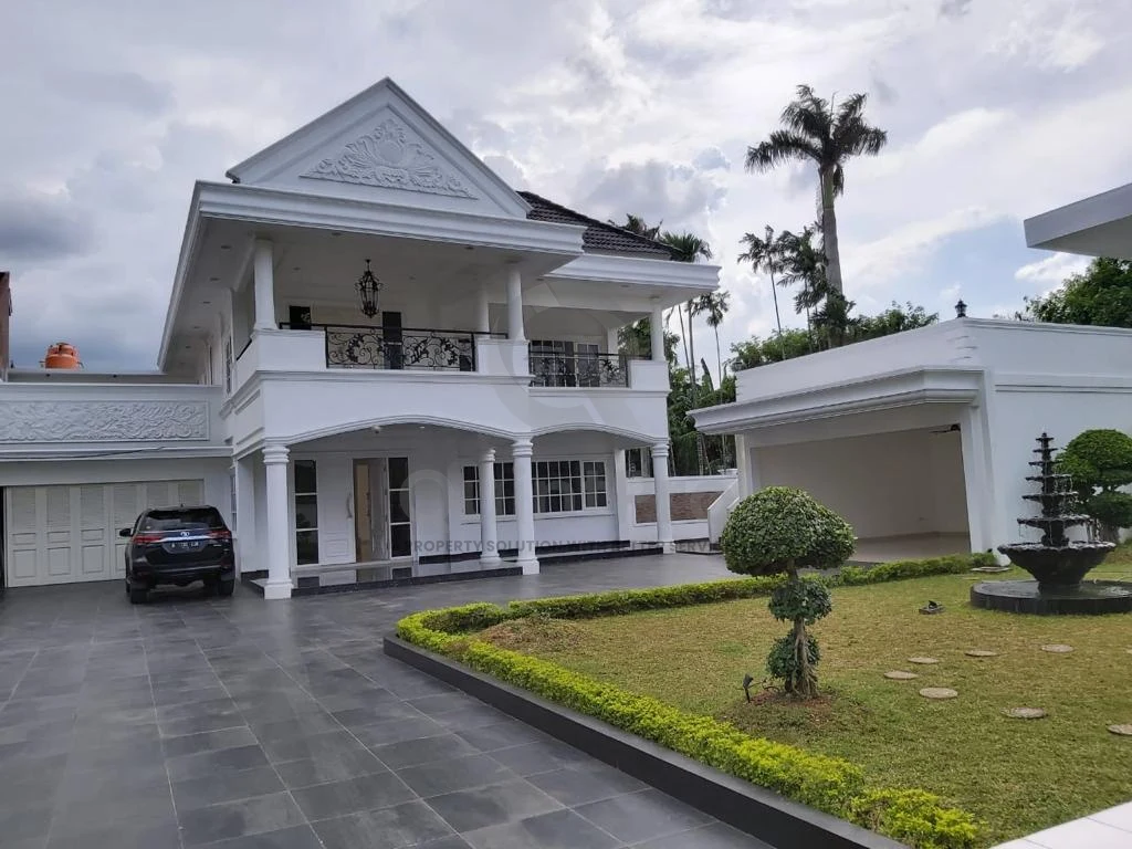Rumah Modern 4+3KT 1100m² di Kemang Raya, Kolam Renang Halaman Luas SHM
