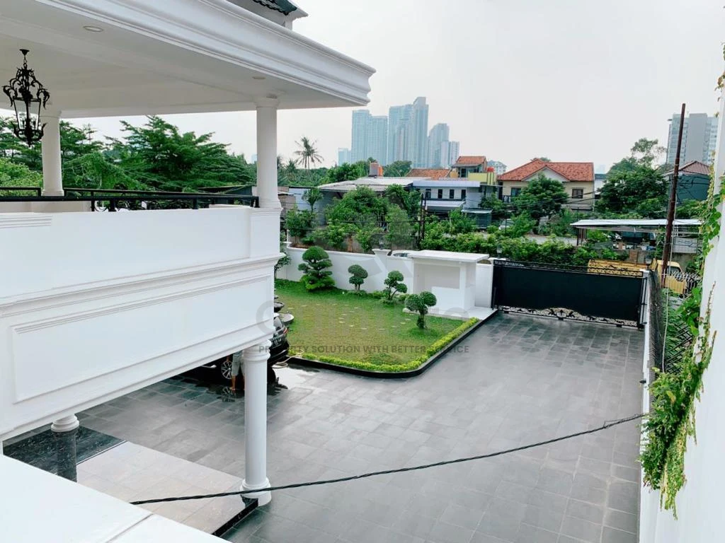 Rumah Modern 4+3KT 1100m² di Kemang Raya, Kolam Renang Halaman Luas SHM — foto 3