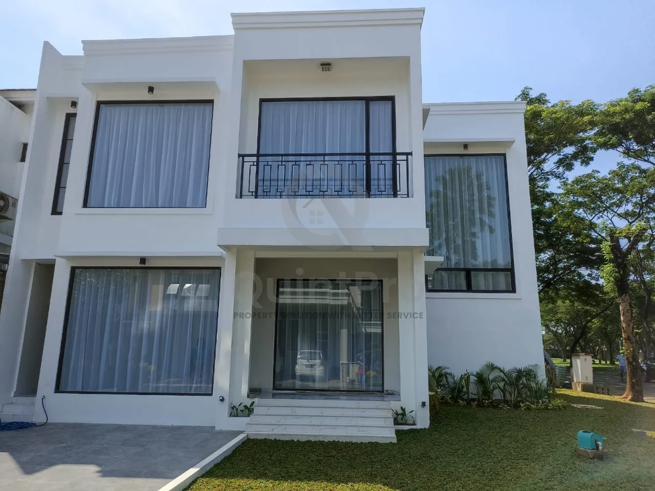 Rumah Modern 4+2KT 2 Lantai di Foglio Foresta BSD, Halaman Asri PPJB — foto 3
