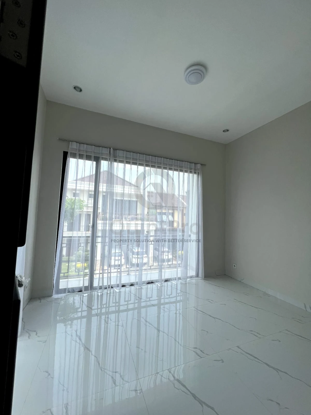 Rumah Modern 4+2KT 2 Lantai di Foglio Foresta BSD, Halaman Asri PPJB — foto 5
