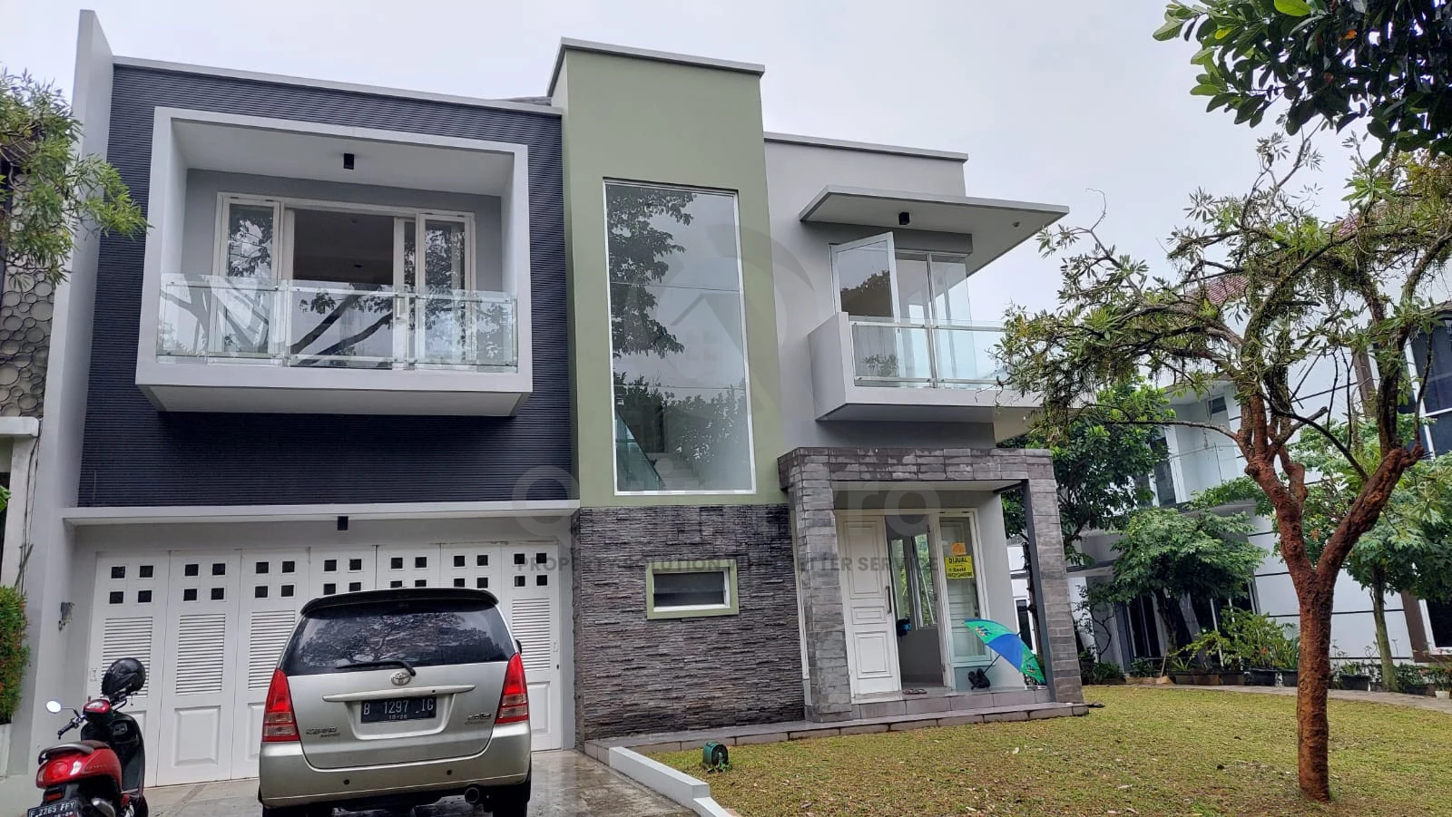 Rumah Modern 4+1KT di De Rio Delatinos BSD, 2 Lantai PPJB Halaman Asri — foto 2