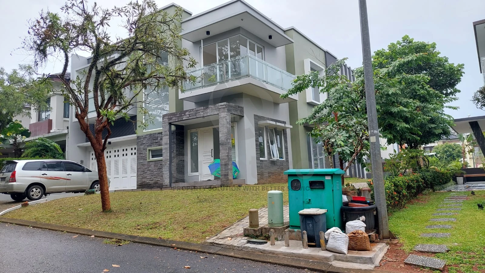 Rumah Modern 4+1KT di De Rio Delatinos BSD, 2 Lantai PPJB Halaman Asri — foto 3