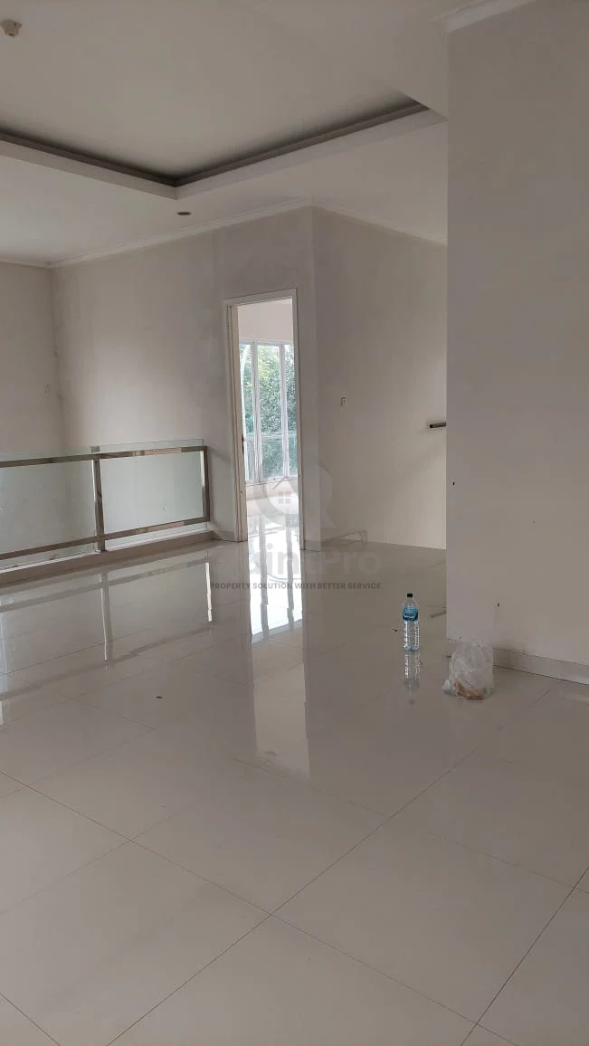 Rumah Modern 4+1KT di De Rio Delatinos BSD, 2 Lantai PPJB Halaman Asri — foto 4