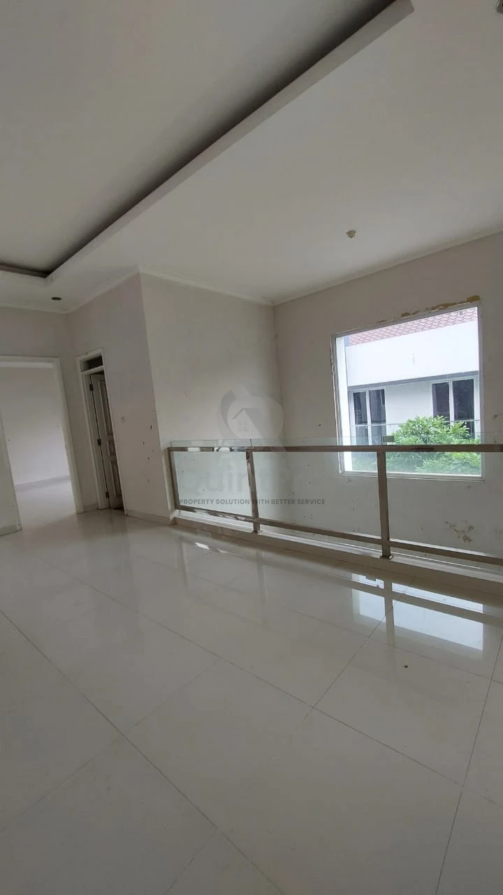 Rumah Modern 4+1KT di De Rio Delatinos BSD, 2 Lantai PPJB Halaman Asri — foto 5