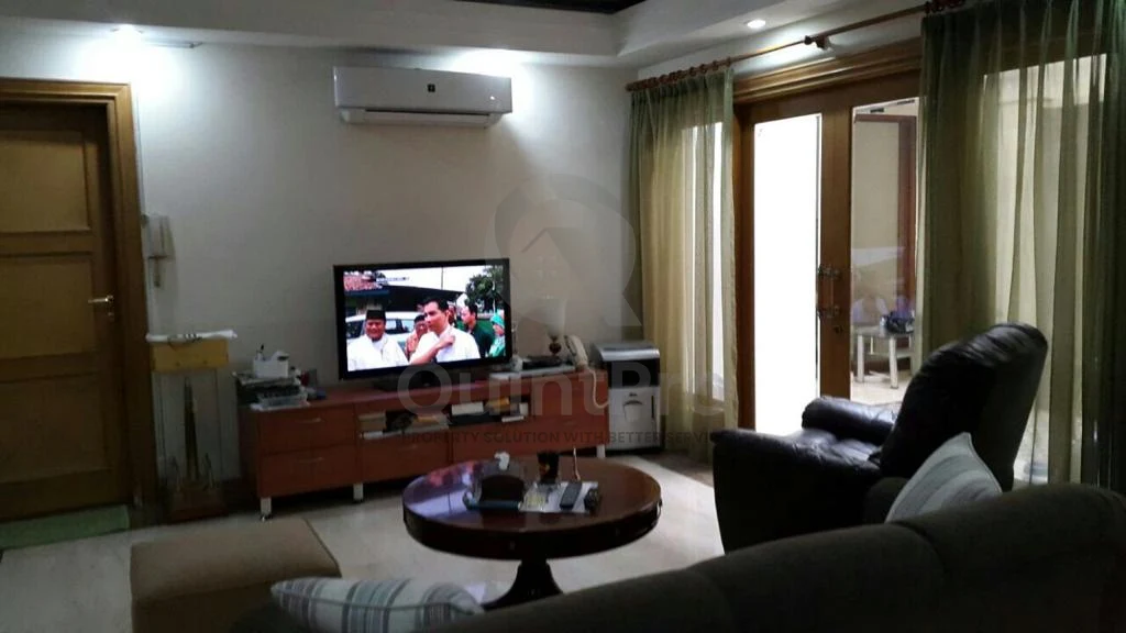 Rumah 3+1KT 294m² Cipete Selatan Cilandak, 2 Lantai SHM Carport 4 Mobil — foto 4