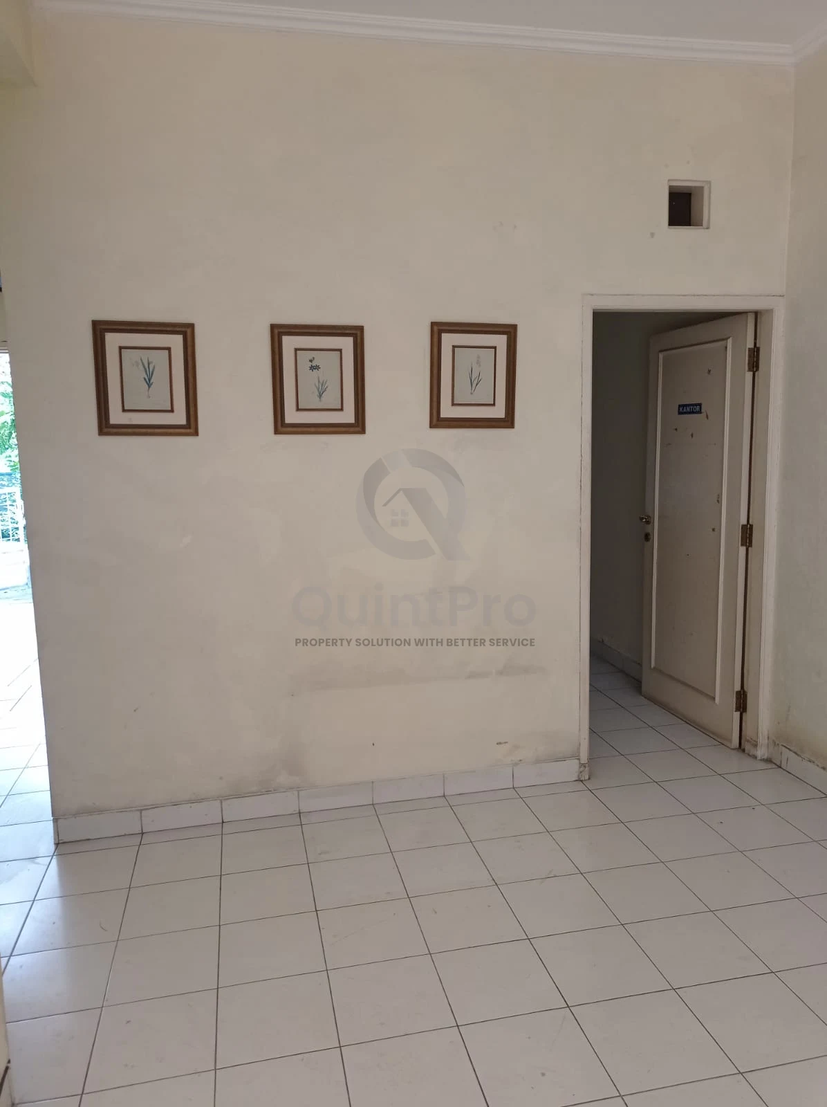 Rumah 3KT 135m² di Kencana Loka BSD, SHM Halaman Asri Siap Huni — foto 2