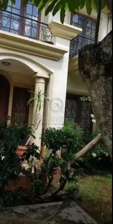 Rumah 6KT 190m² 2 Lantai di Versailes BSD, SHM Halaman Asri — foto 2
