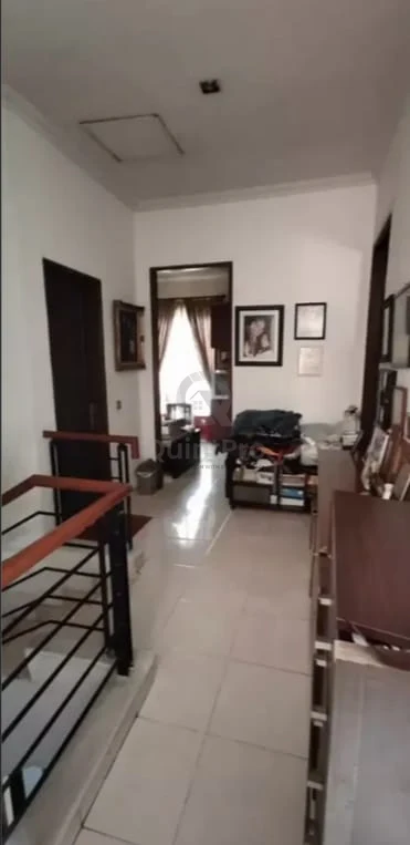 Rumah 6KT 190m² 2 Lantai di Versailes BSD, SHM Halaman Asri — foto 4