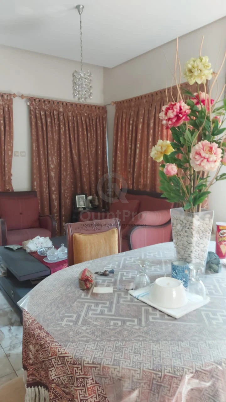 Rumah Hook 2KT di Catalonia Nusa Loka BSD, 140m² SHM Siap Huni — foto 3