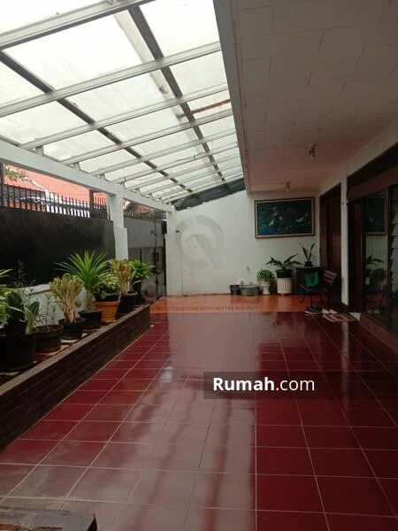 Rumah 5+1KT 2 Lantai di Tebet Jakarta Selatan, Halaman Asri SHM