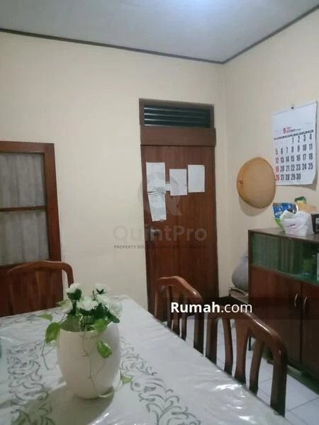 Rumah 5+1KT 2 Lantai di Tebet Jakarta Selatan, Halaman Asri SHM — foto 5