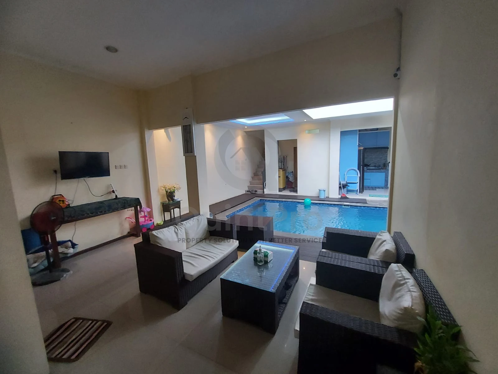 Rumah Semi Villa 4+1KT Bogor, Kolam Renang Pribadi SHM Ready Huni — foto 2