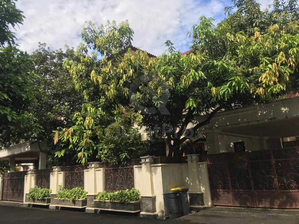 Rumah 5+3KT 600m² Cilandak Timur Jakarta Selatan, 2 Lantai SHM Halaman Asri — foto 2