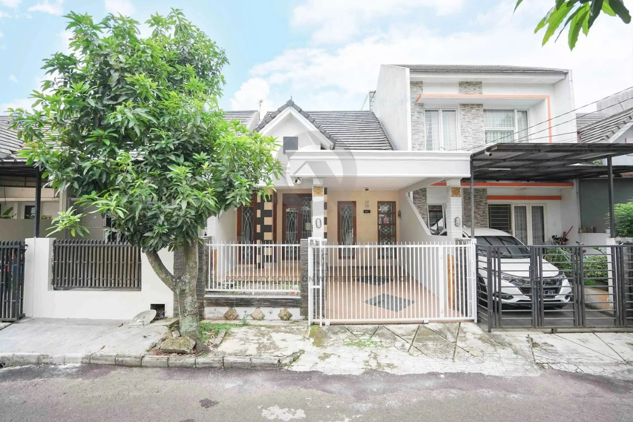 Rumah 3KT 2 Lantai di Serpong Park Diamond Serpong Utara, SHM Furnished