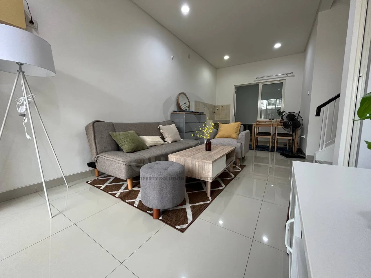 Rumah Modern 3+1KT di Resident One BSD Serpong, 2 Lantai Furnished SHM — foto 3
