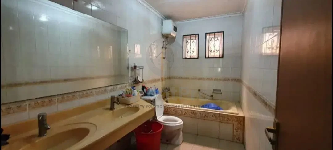Rumah 7KT 5KM di Puspita Loka BSD, 2 Lantai 300m² SHM Halaman Asri — foto 4