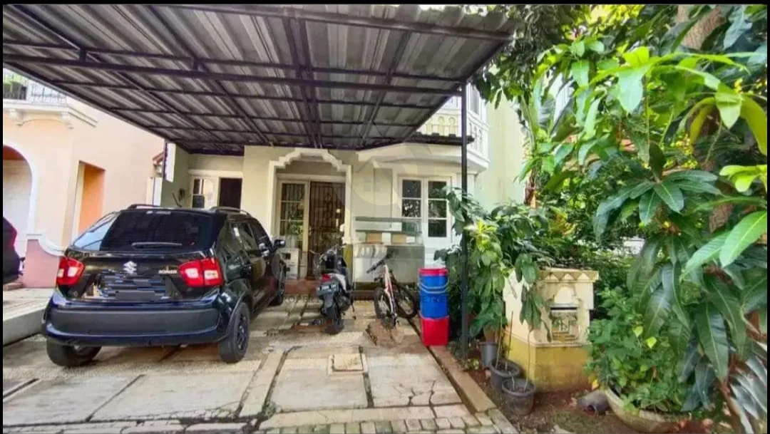 Rumah 3KT 2 Lantai di De Latinos Mexicano BSD Tangerang, Garasi 2 Mobil SHM
