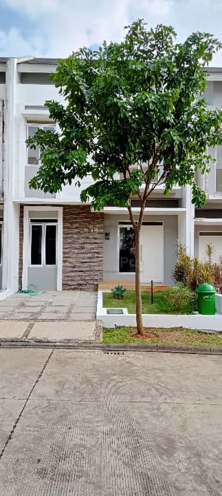 Rumah 3KT 2 Lantai di Serpong Natura, SHM Halaman Asri Siap Huni