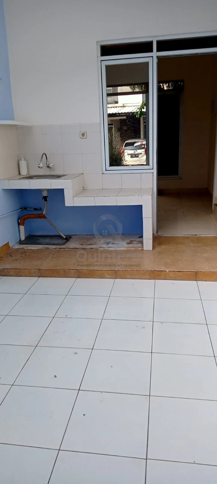 Rumah 3KT 2 Lantai di Serpong Natura, SHM Halaman Asri Siap Huni — foto 4