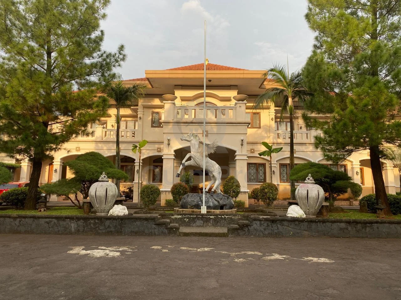 Rumah Klasik 10KT 8300m² di Villa Dago Pamulang, Furnished SHM Mewah