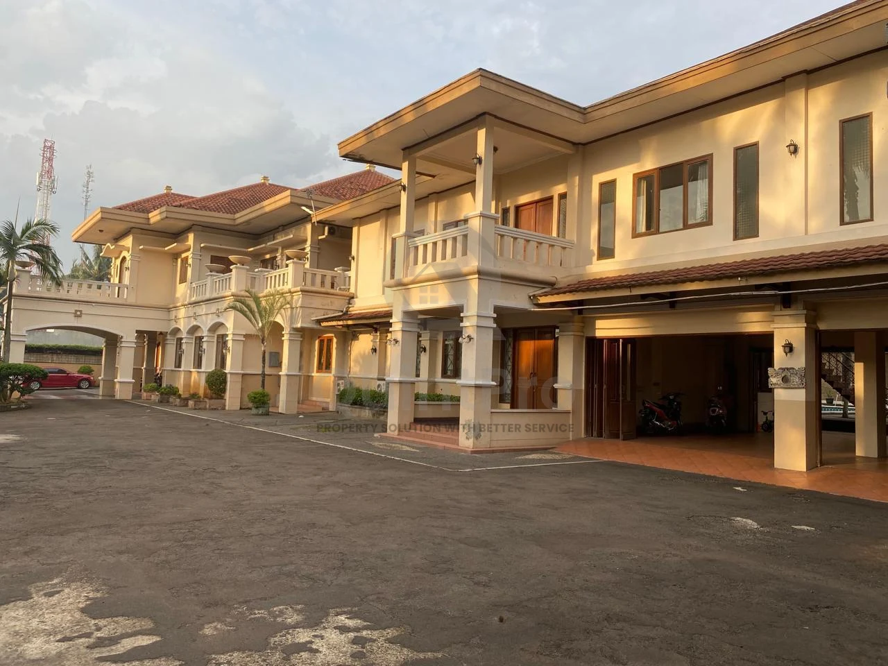 Rumah Klasik 10KT 8300m² di Villa Dago Pamulang, Furnished SHM Mewah — foto 2