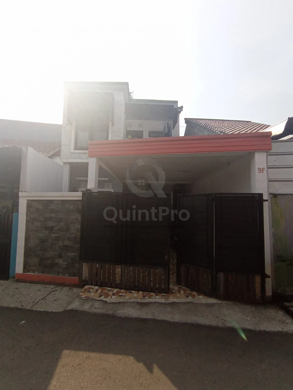 Rumah 3KT 2 Lantai di Cipedak Jagakarsa Jakarta, SHM 100m² Bebas Banjir