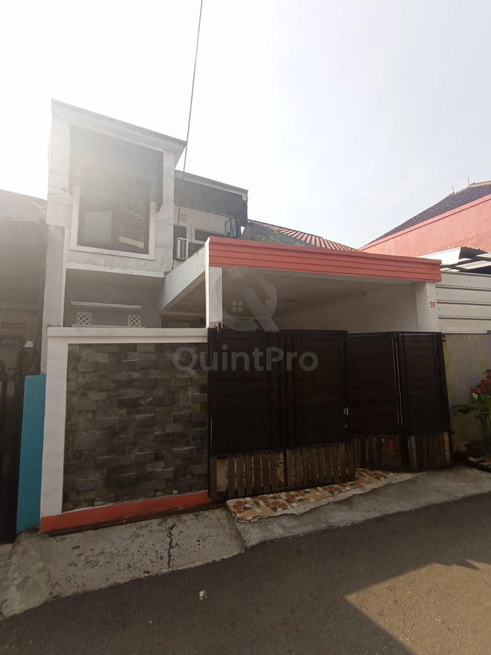 Rumah 3KT 2 Lantai di Cipedak Jagakarsa Jakarta, SHM 100m² Bebas Banjir — foto 2
