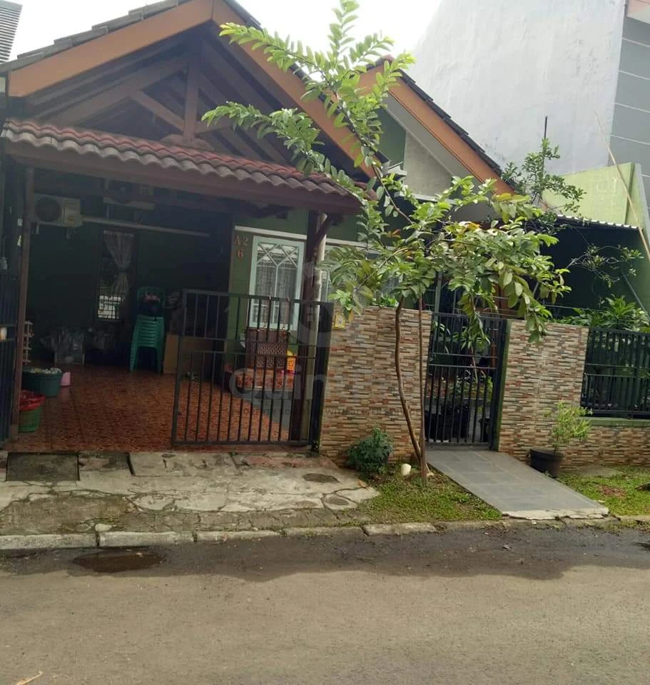 Rumah 3+1KT 135m² di Kencana Loka BSD, SHM Hadap Timur Siap Huni