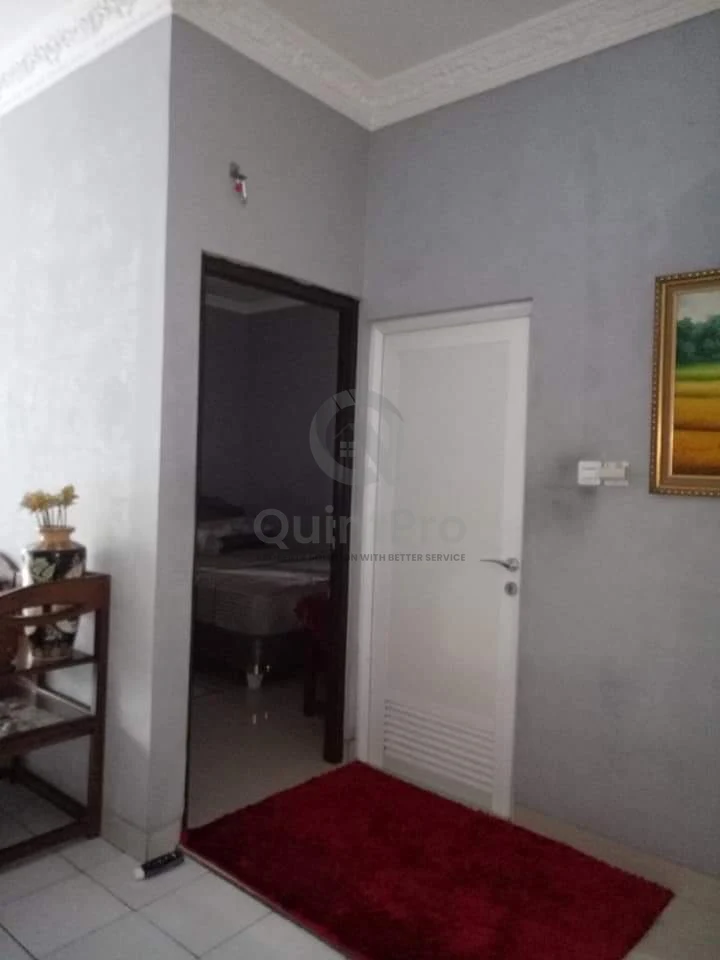 Rumah 3+1KT 135m² di Kencana Loka BSD, SHM Hadap Timur Siap Huni — foto 2