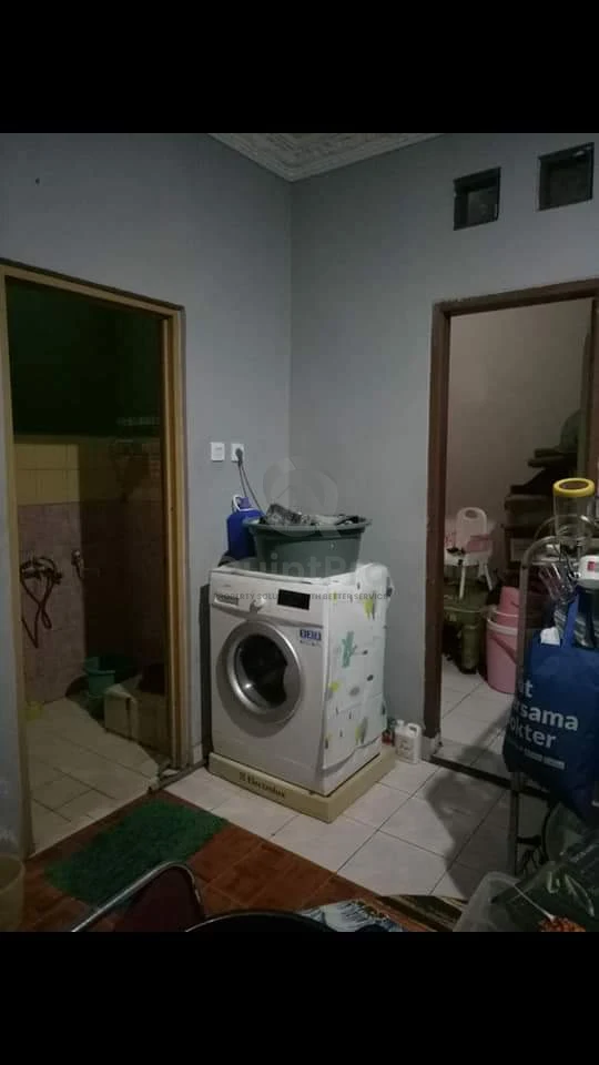 Rumah 3+1KT 135m² di Kencana Loka BSD, SHM Hadap Timur Siap Huni — foto 3
