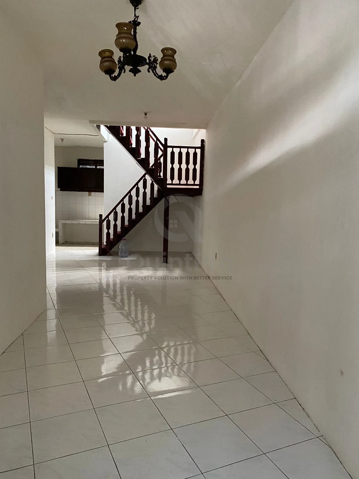 Rumah 4+1KT Disewa di Pegadengan Pancoran Jakarta, 2 Lantai Klasik Asri — foto 4