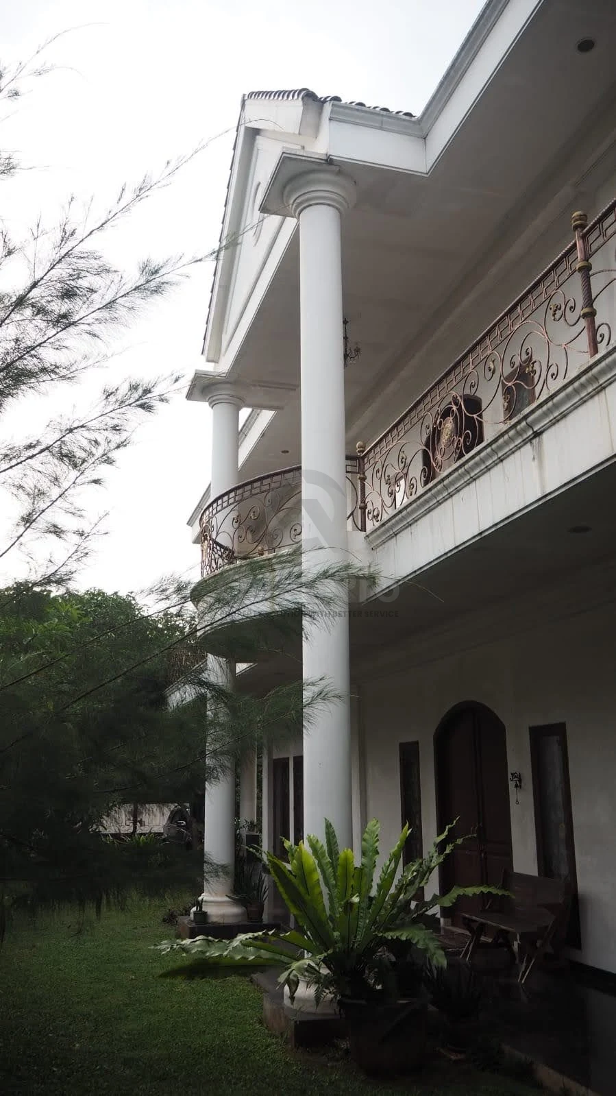 Rumah Klasik 4+2KT 1000m² di Pondok Karya Pondok Aren, 3 Bangunan SHM — foto 2
