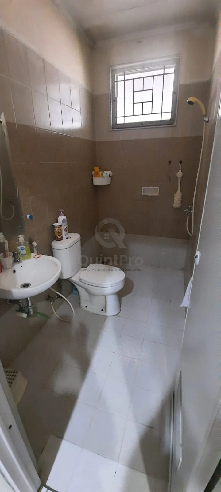 Rumah 2KT 3KM di Sevilla BSD, 2 Lantai SHM Bebas Banjir Strategis — foto 3