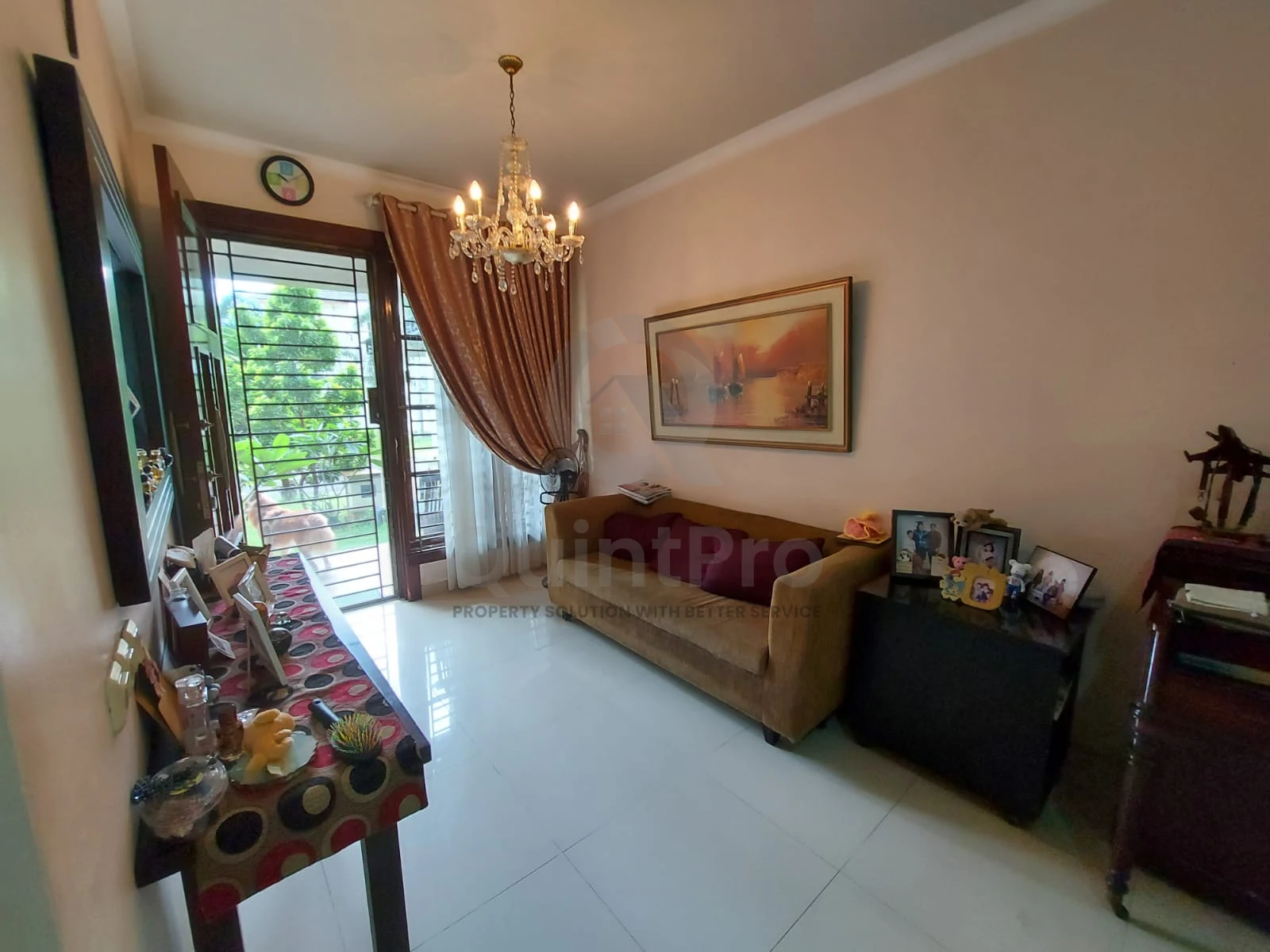 Rumah 4+1KT 250m² Delatinos BSD, 2 Lantai Halaman Asri SHM — foto 2
