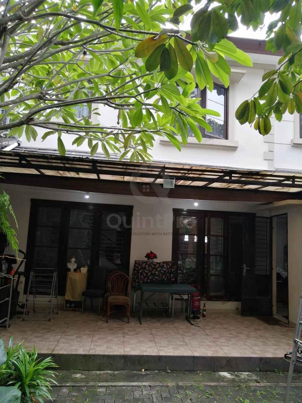 Rumah 4+1KT 250m² Delatinos BSD, 2 Lantai Halaman Asri SHM — foto 4