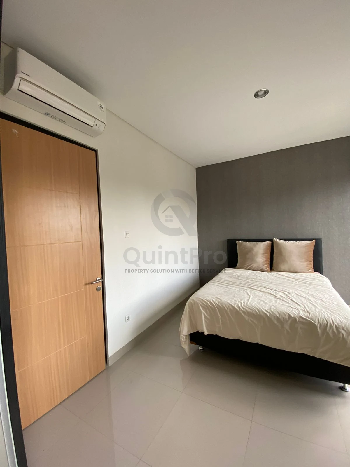 Rumah Modern 3KT 2 Lantai di Naira Residence BSD, SHM Siap Huni — foto 2