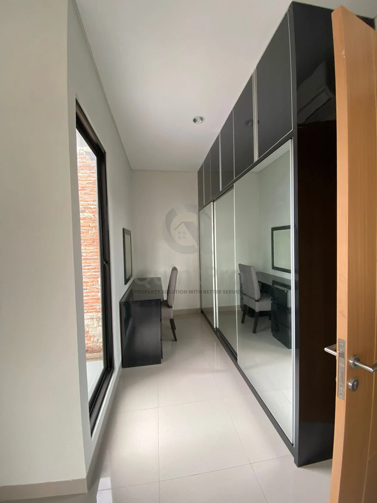 Rumah Modern 3KT 2 Lantai di Naira Residence BSD, SHM Siap Huni — foto 4
