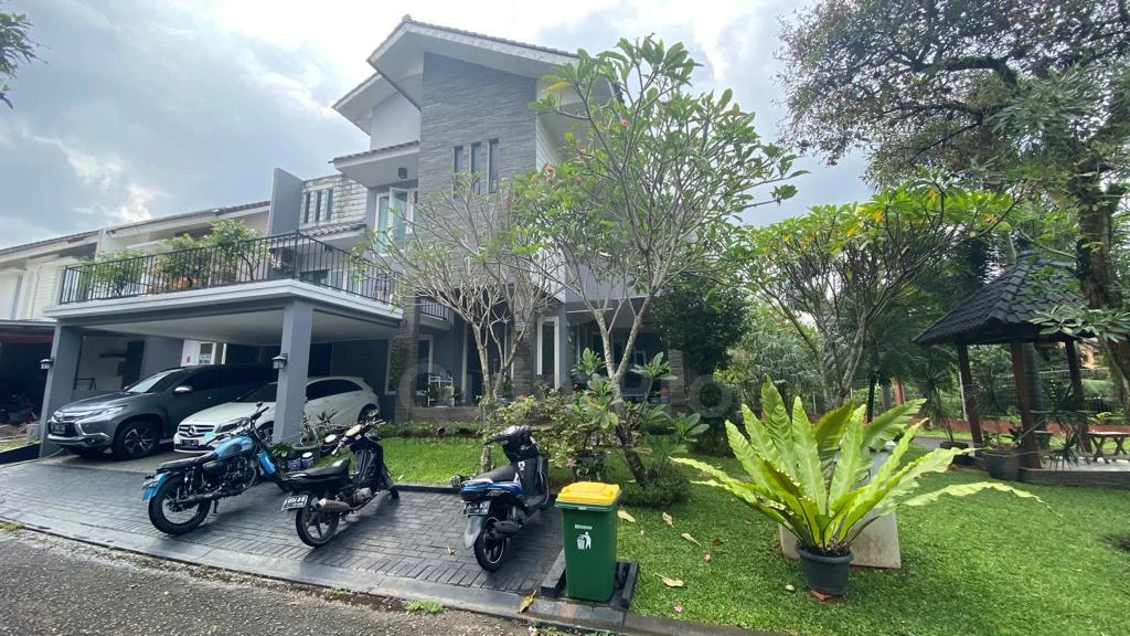 Rumah 4+1KT 280m² Sevilla BSD, 2 Lantai Semi-Furnished SHM Bebas Banjir