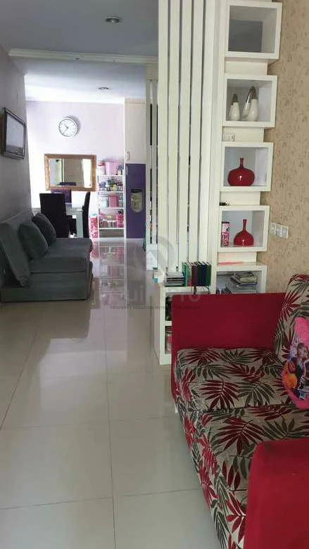 Rumah Modern 4KT 3 Lantai di Icon Cosmo BSD, SHM Halaman Asri — foto 4