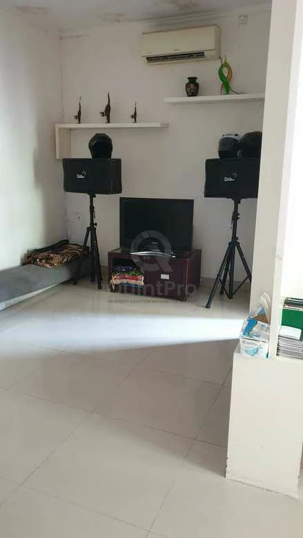 Rumah Modern 4KT 3 Lantai di Icon Cosmo BSD, SHM Halaman Asri — foto 5