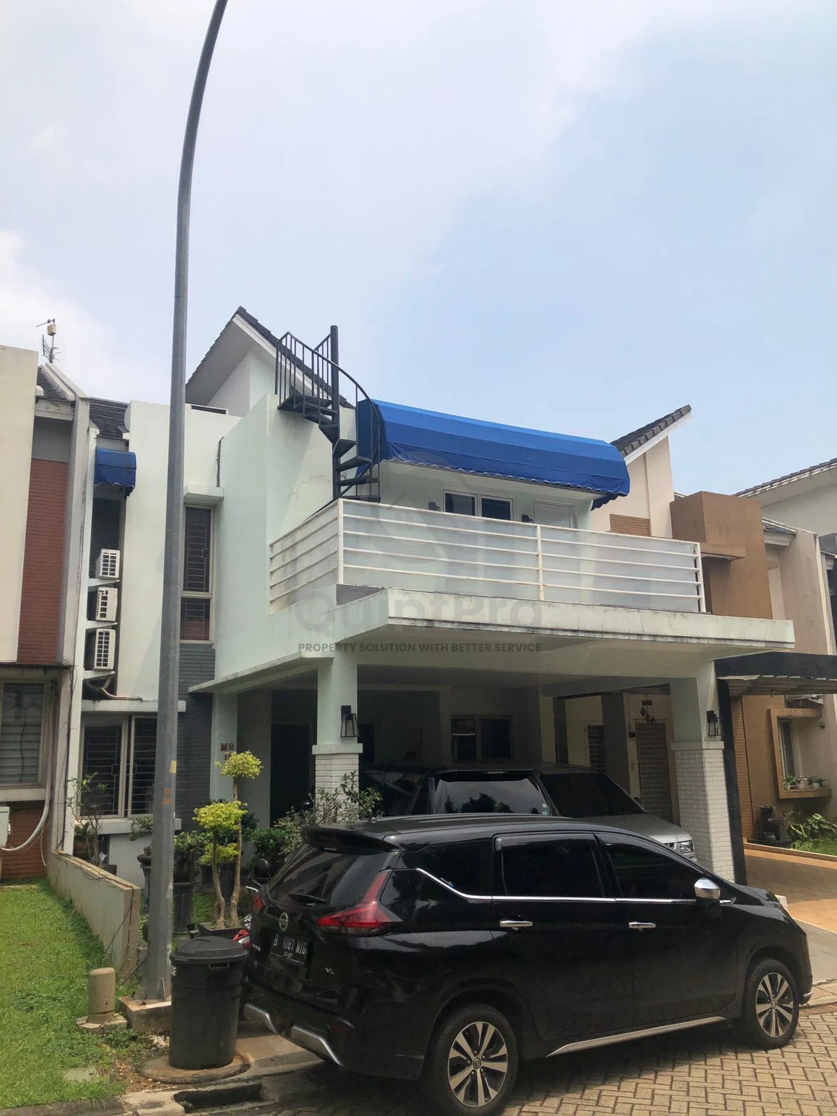 Rumah 4+1KT 250m² de Latinos BSD Tangerang, 2 Lantai SHM Garasi 2