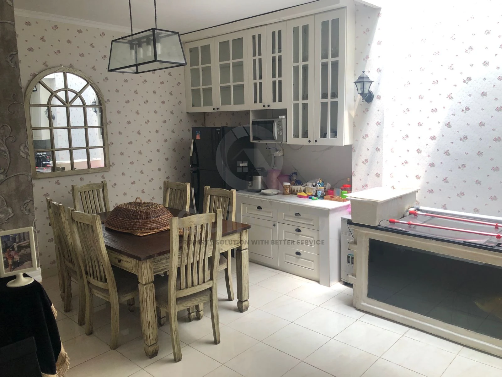 Rumah 4+1KT 250m² de Latinos BSD Tangerang, 2 Lantai SHM Garasi 2 — foto 3