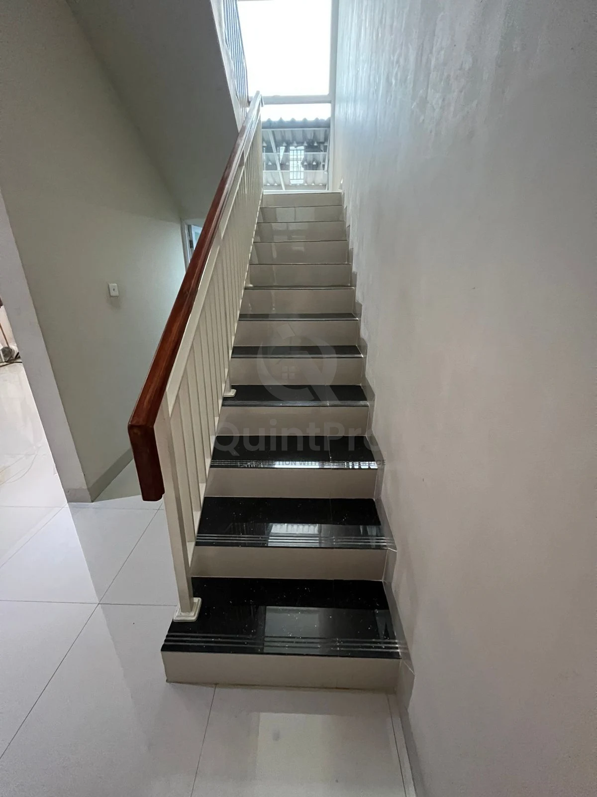 Rumah 3+1KT 2 Lantai di Regency Melati Mas, Furnished SHM Strategis — foto 3