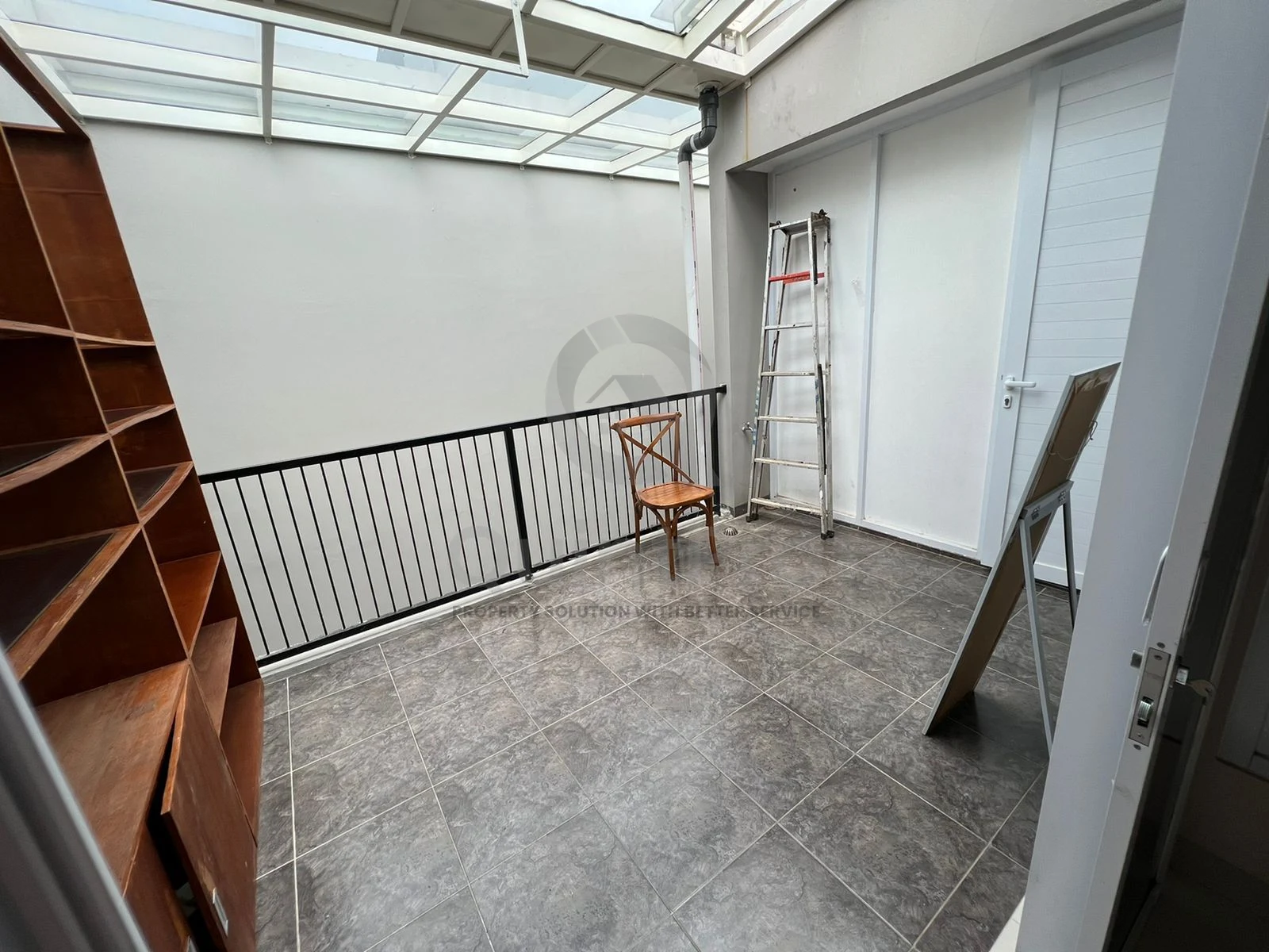 Rumah 3+1KT 2 Lantai di Regency Melati Mas, Furnished SHM Strategis — foto 4