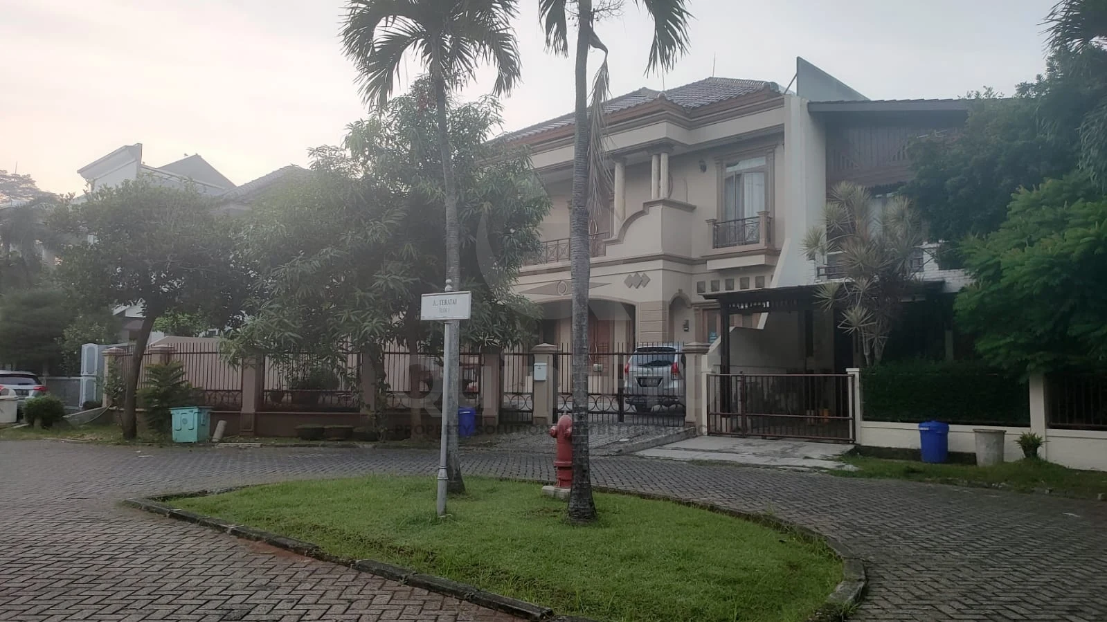 Rumah 6KT 2 Lantai di Puspitaloka BSD, SHM 335m² Bebas Banjir — foto 2