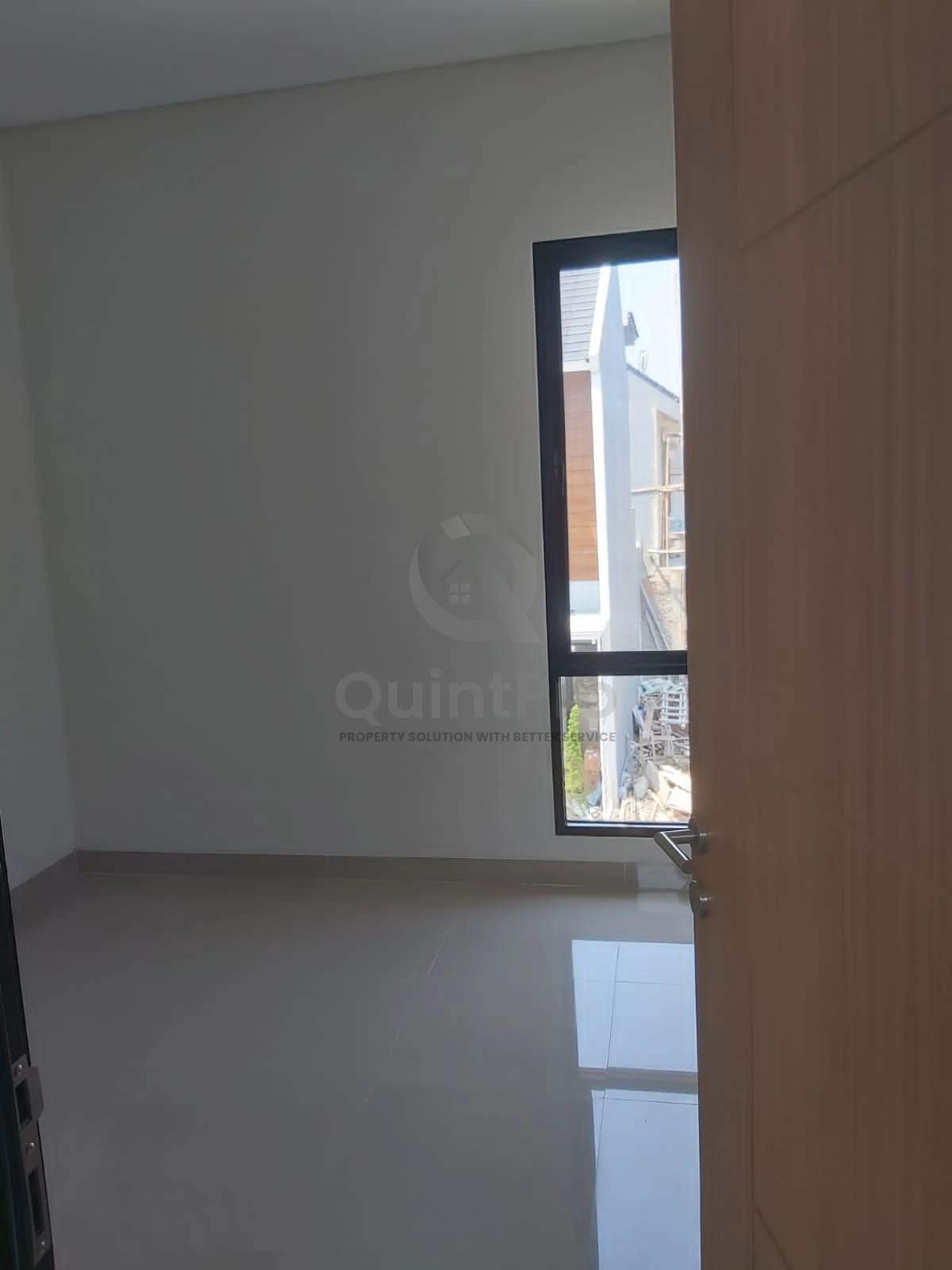 Rumah 2KT 2 Lantai di Naira Residence BSD, SHM Canopi Kolam Renang — foto 4